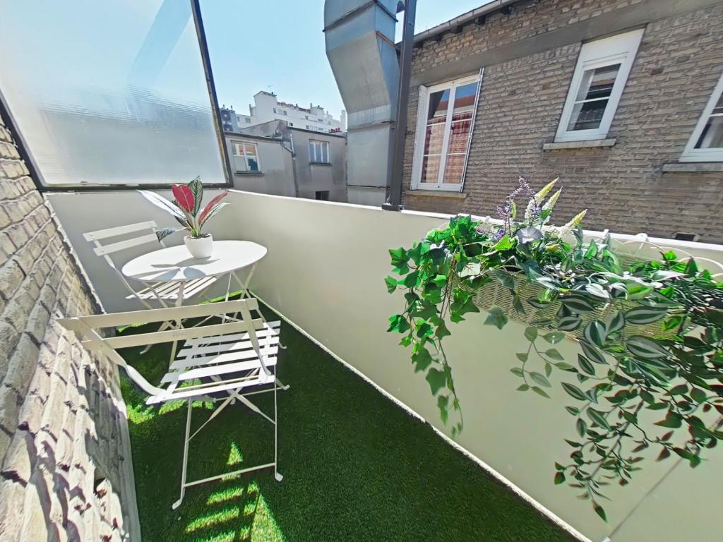 Nice home in Salazac with Jacuzzi, Sauna and Private swimming pool