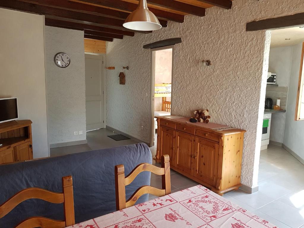 Nice home in Salles dAude with 4 Bedrooms, WiFi and Heated swimming pool 11110 Salles-d\'Aude