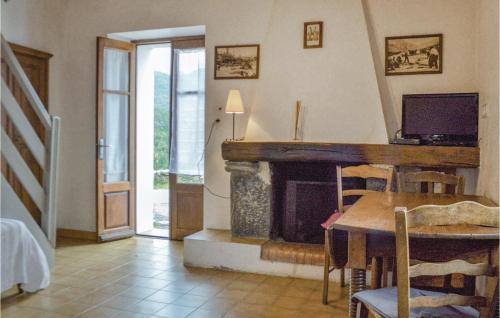 Nice home in San Lorenzu with 2 Bedrooms and WiFi