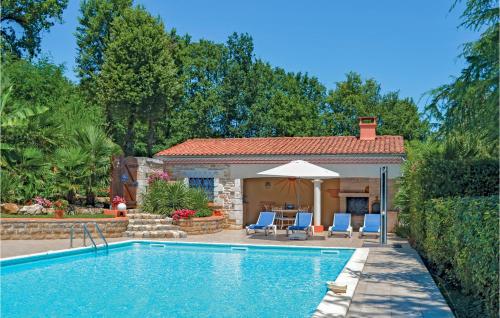 Nice home in Savignac les Eglises with 3 Bedrooms, WiFi and Outdoor swimming pool