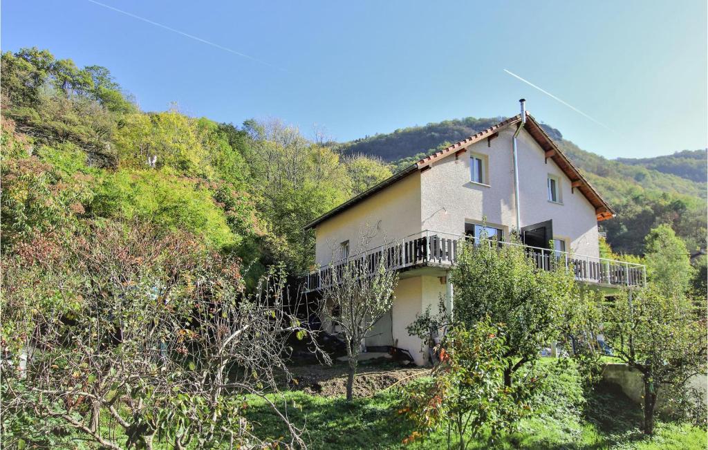 Nice home in Schilienne with 2 Bedrooms and WiFi , 38220 Séchilienne