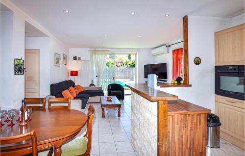 Nice home in Sorede with Outdoor swimming pool, 3 Bedrooms and WiFi