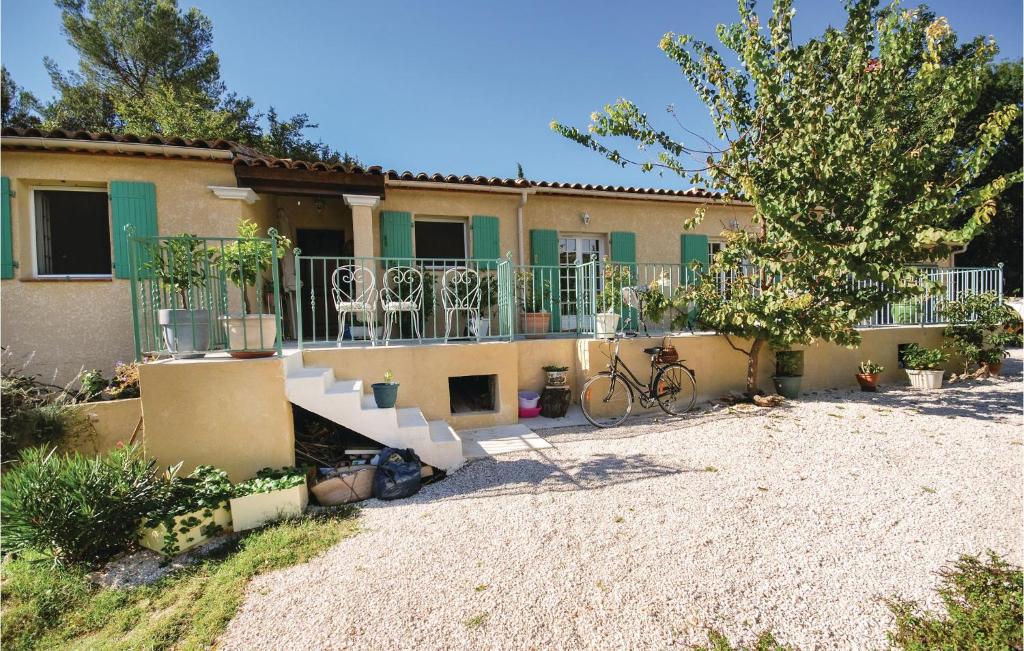 Maison de vacances Nice home in St Anastasie s Issoles with 3 Bedrooms, Internet and Outdoor swimming pool  83136 Forcalqueiret