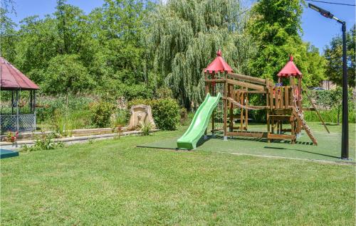 Nice home in St, Andre dAllas with 3 Bedrooms, WiFi and Outdoor swimming pool