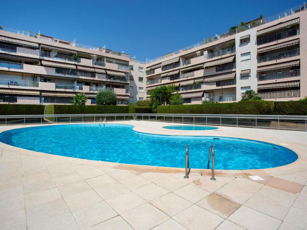 Nice home in St Andre de Lidon with 4 Bedrooms, WiFi and Private swimming pool