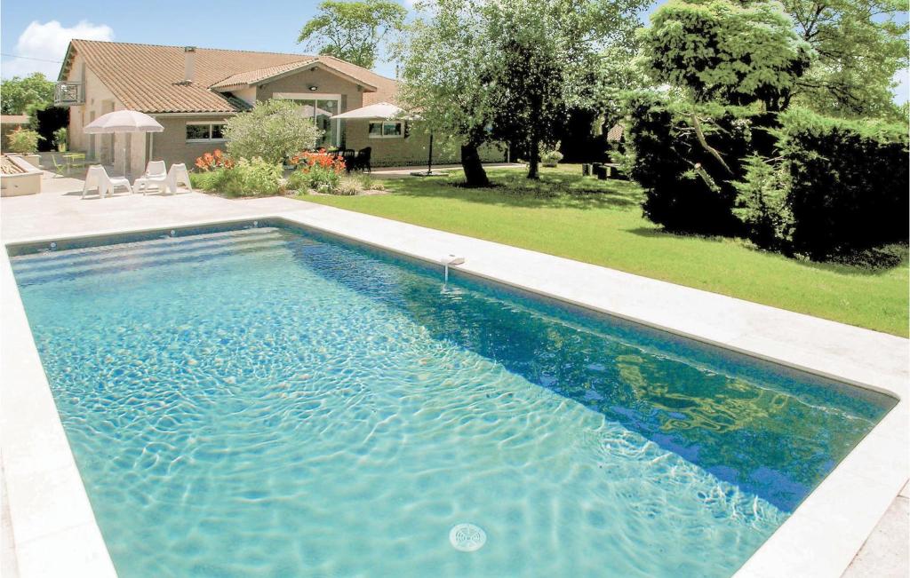 Maison de vacances Nice home in St,Aubin de Cadeleche with 3 Bedrooms, WiFi and Outdoor swimming pool  24500 Razac-dʼEymet