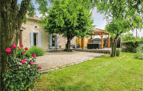 Nice home in St, Aubin de Cadeleche with 4 Bedrooms, WiFi and Outdoor swimming pool