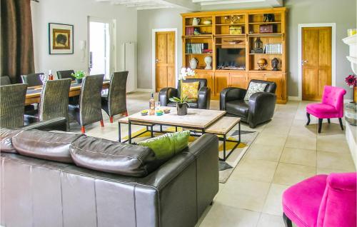 Nice home in St, Aubin de Cadeleche with 4 Bedrooms, WiFi and Outdoor swimming pool