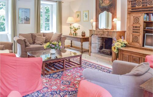 Nice home in St Clment Rancoudray with 7 Bedrooms and Internet