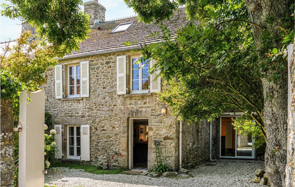 Nice home in ST GERMAIN DES VAUX with 3 Bedrooms and WiFi , 50440 Auderville