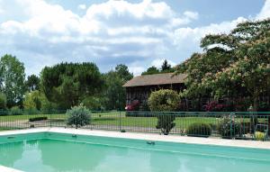 Maison de vacances Nice home in St Pierre dEyraud with 3 Bedrooms, WiFi and Outdoor swimming pool  24130 La Force Aquitaine