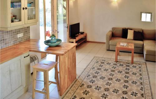 Nice home in Tasque with 1 Bedrooms, WiFi and Private swimming pool