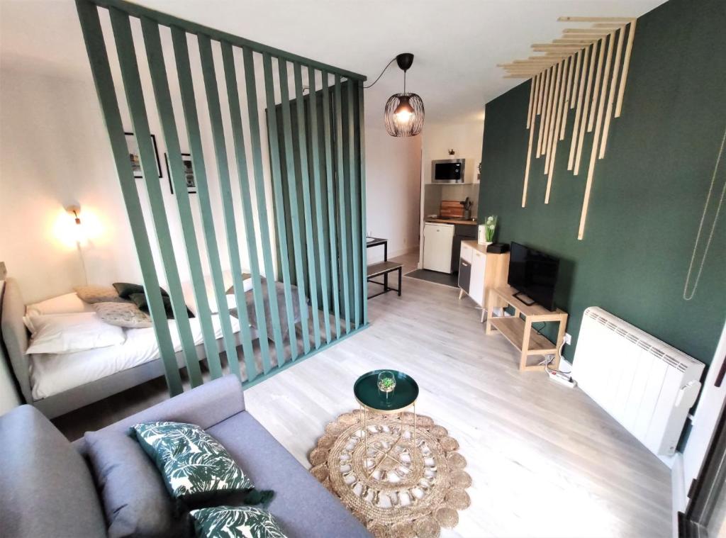 Nice home in Tasque with 1 Bedrooms, WiFi and Private swimming pool 32160 Tasque