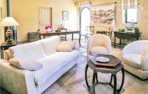 Nice home in Valojoulx with 2 Bedrooms, WiFi and Outdoor swimming pool