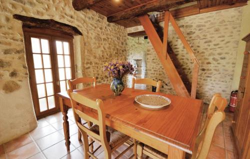 Nice home in Valreas with 1 Bedrooms, WiFi and Outdoor swimming pool