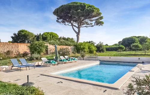 Nice home in Vendres with WiFi, 5 Bedrooms and Outdoor swimming pool