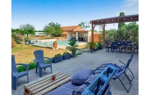 Nice home in Vendres with WiFi, 5 Bedrooms and Outdoor swimming pool