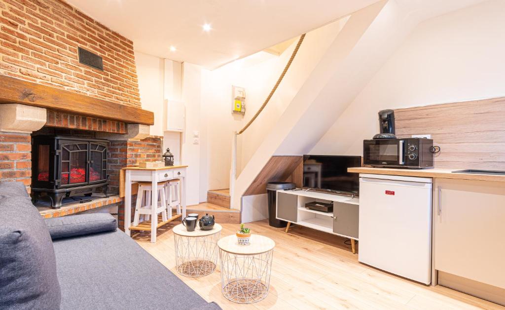 Nice home in Vénéjan w/ 3 Bedrooms 30200 Vénéjan