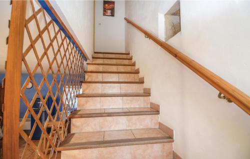 Nice home in Vénéjan w/ 3 Bedrooms