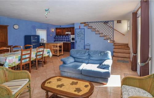 Nice home in Vénéjan w/ 3 Bedrooms