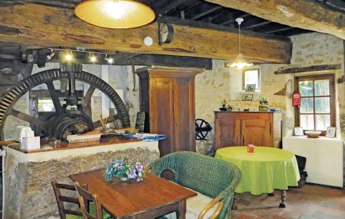 Nice home in Vernie with 2 Bedrooms and WiFi