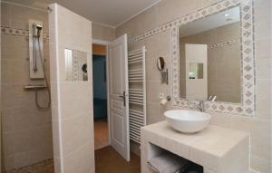 Nice home in Villen,-ls-Maguelone with 3 Bedrooms, WiFi and Outdoor swimming pool