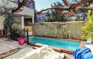 Nice home in Villeneuve de Berg with 7 Bedrooms, WiFi and Outdoor swimming pool