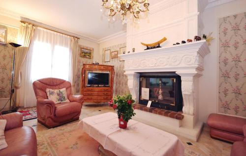 Nice home in Viols with 2 Bedrooms