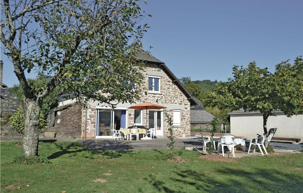 Nice home in Voutezac with 3 Bedrooms, Internet and Outdoor swimming pool , 19130 Voutezac