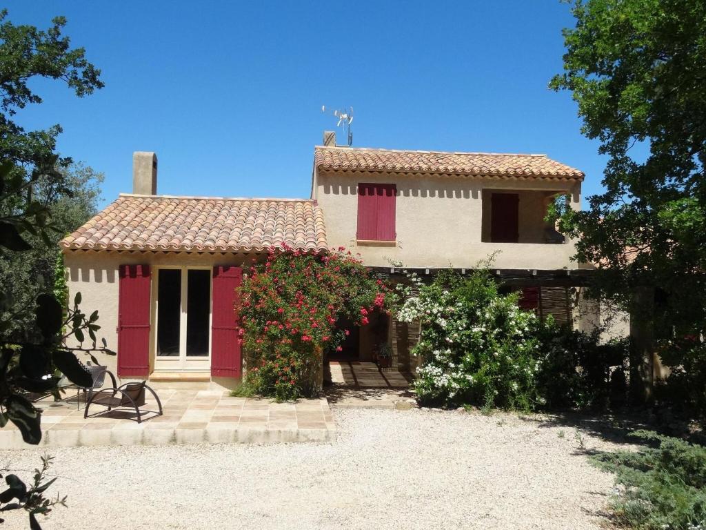 Maison de vacances Nice house with private pool in the Parc du Luberon, Grambois  84240 Grambois