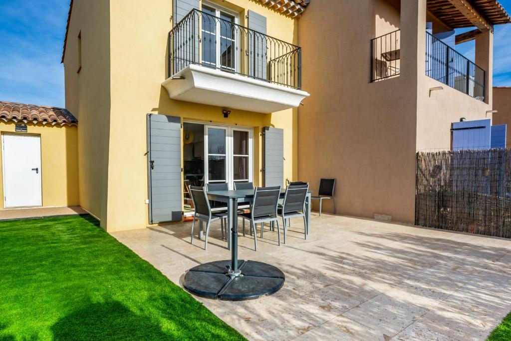 Nice house with terrace 5 min to Port Grimaud - Welkeys 70 avenue du Peyrat, maison 28, 83310 Grimaud