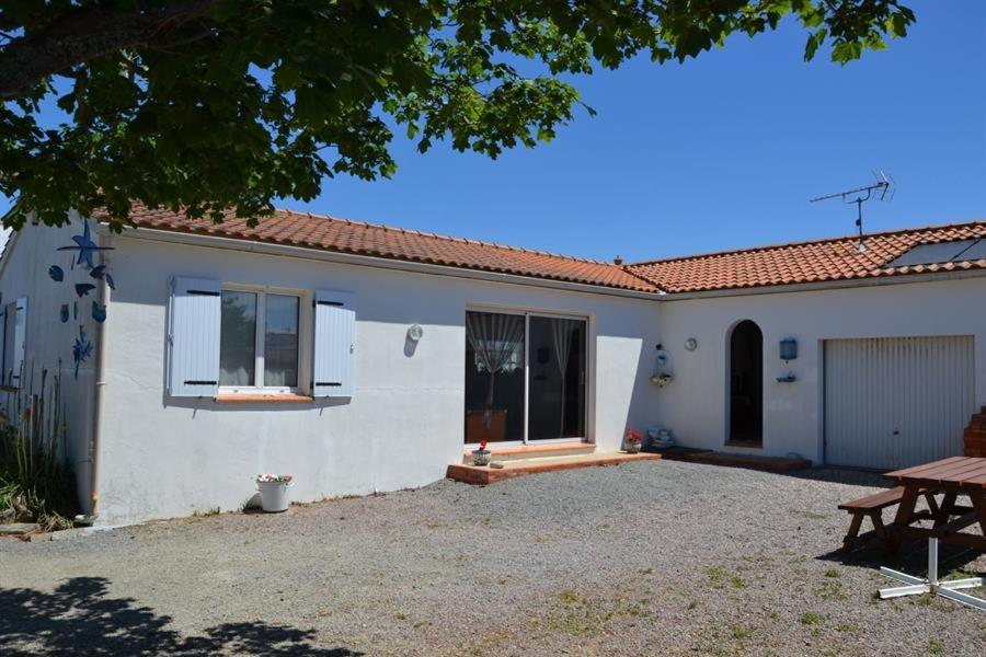 Maison de vacances NOIRMOUTIER : LOCATION DE VACANCES POUR 8 PERSONNES À BARBÂTRE 77 Chemin du Grand Fief 85630 Barbâtre