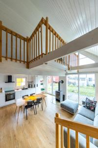 Nordische Lodge mit Hafenblick