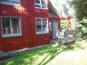 North Sea Holiday Home in Horumersiel with Terrace, Barbecue