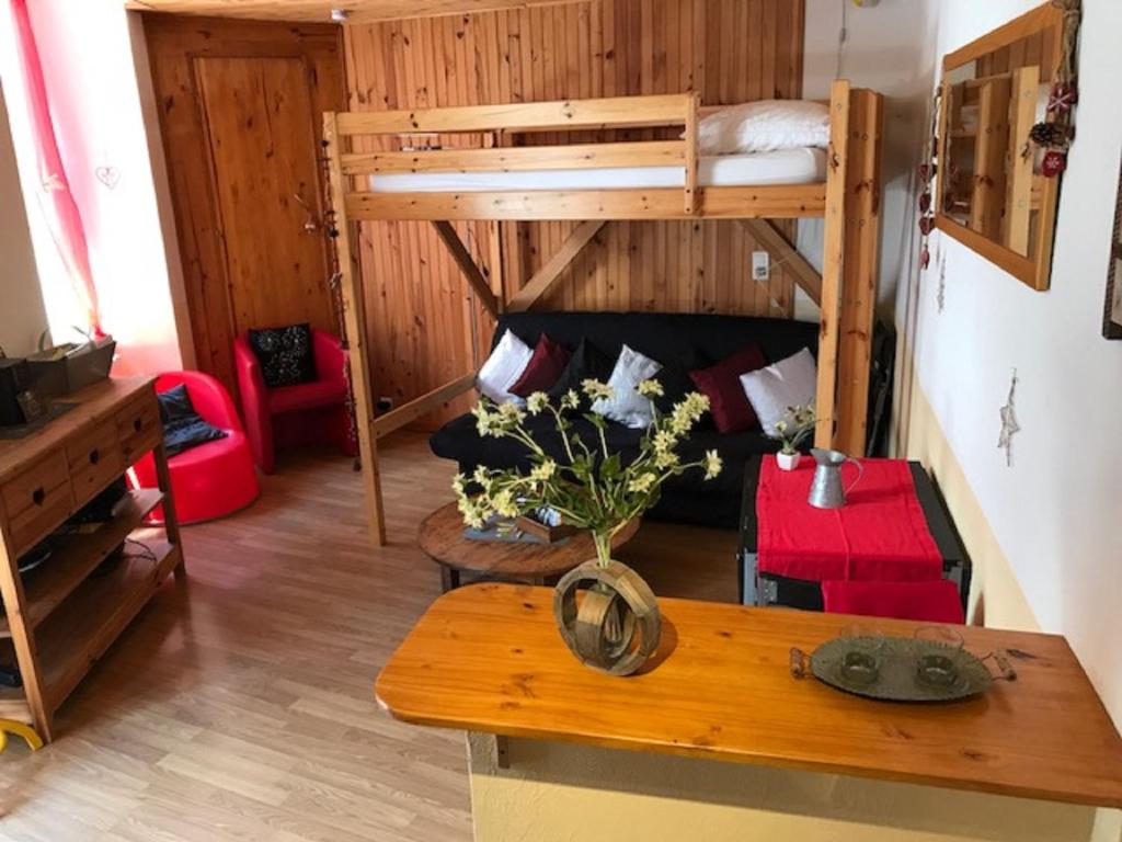 Noyer holiday home in residence with swimming pool 46500 Gramat