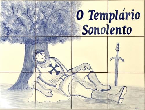 O Templário Sonolento, Perfect location in historic center