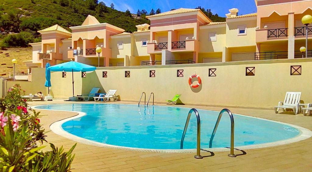 Maison de vacances Oceanview Duplex shared Pool & Beach Sesimbra Rua das Caravela numero 04 2970-530 Sesimbra