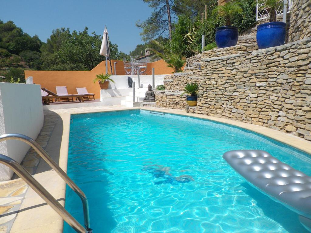 Old farmhouse and orchard situated in the middle of nature in a quiet area 24480 Le Buisson de Cadouin