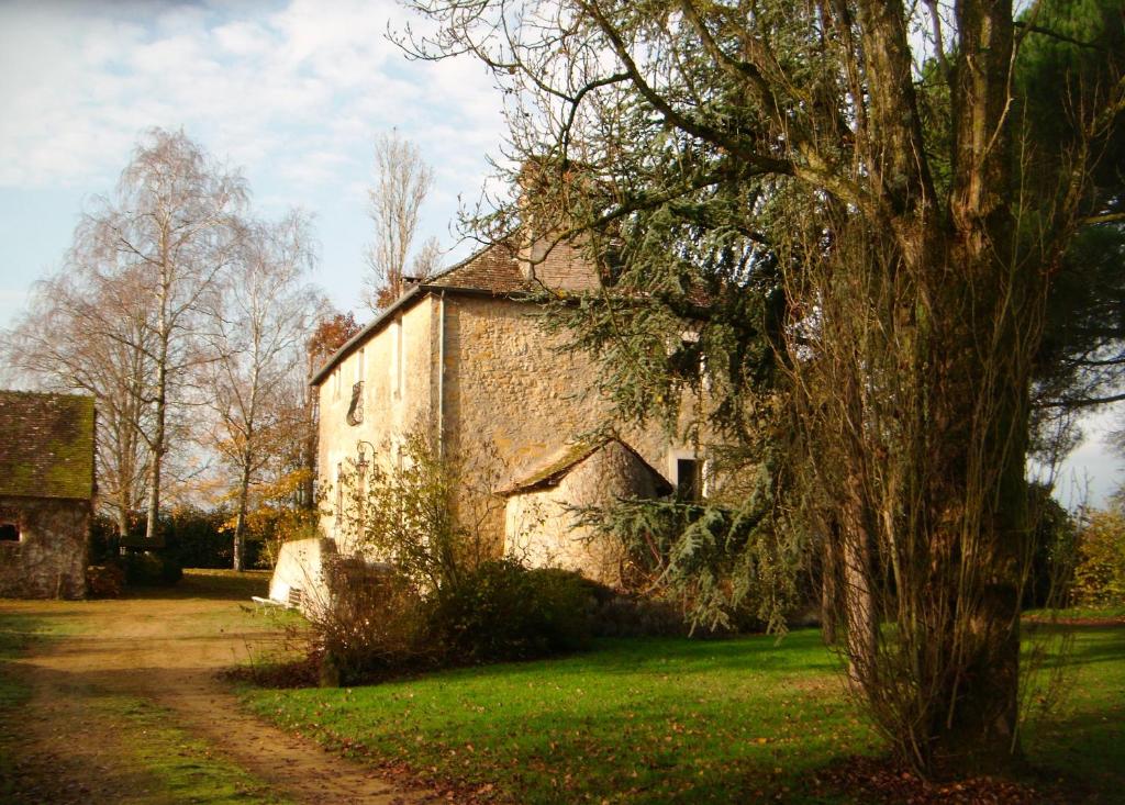 Old Hunting Lodge Le Grand Meniau La Petite Rousseiliere, 72430 Fercé-sur-Sarthe