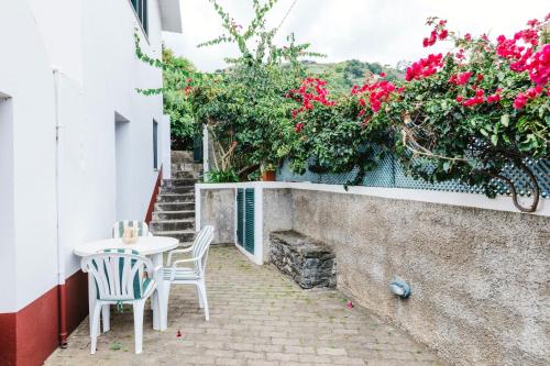 One bedroom house with enclosed garden and wifi at Porto da Cruz