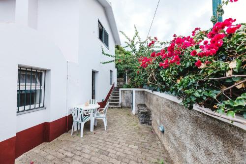 One bedroom house with enclosed garden and wifi at Porto da Cruz