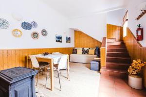 One bedroom house with enclosed garden and wifi at Porto da Cruz
