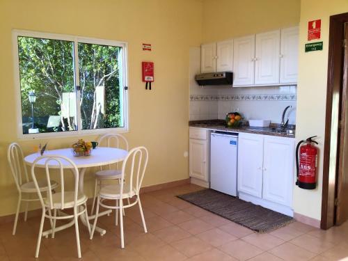One bedroom house with sea view furnished garden and wifi at Ponta Do Pargo