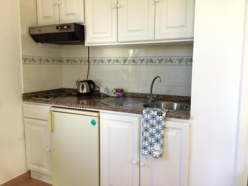 One bedroom house with sea view furnished garden and wifi at Ponta do pargo
