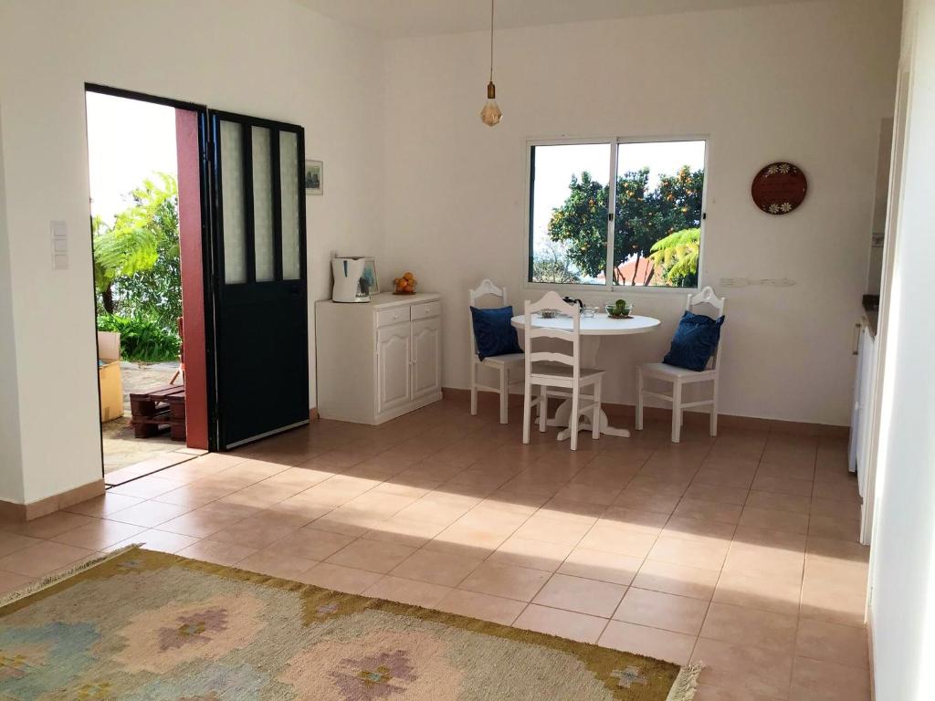 One bedroom house with sea view furnished garden and wifi at Ponta do pargo Rua da igreja 110 Madère, 9385-219 Ponta do Pargo