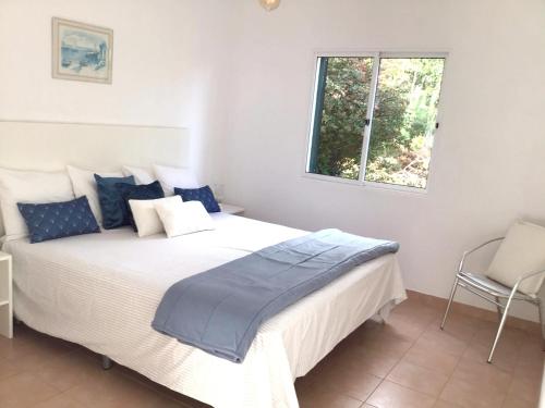 One bedroom house with sea view furnished garden and wifi at Ponta do pargo