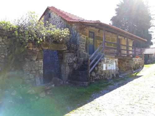 One bedroom house with shared pool enclosed garden and wifi at Agueda