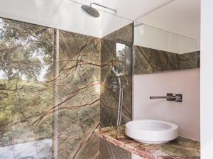 One bedroom property with lake view shared pool and enclosed garden at Montemor o Novo