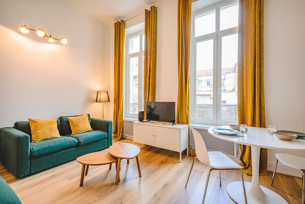 Originally designed holiday home with garden in a central location
