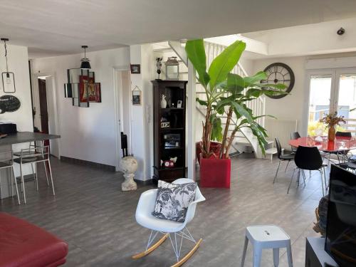 Originally designed holiday home with garden in a central location